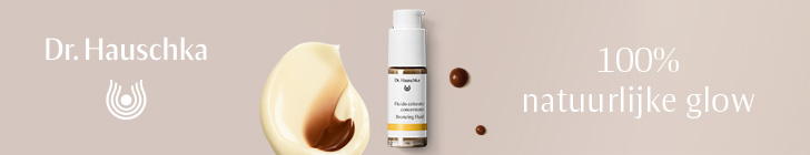 Beige banner met links een close-up van een vrouwengezicht met glanzende huid. In het midden staat "Dr. Hauschka" met pictogram en de tekst "100% natuurlijke glow". Rechts staat een flacon "Bronzing Fluid" naast een crèmeveeg met bruine tint.