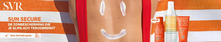 Banner van SVR Laboratoire Dermatologique met links de kop "SUN SECURE" en subkop "DE ZONBESCHERMING DIE JE GLIMLACH TERUGBRENGT". Op een oranje-wit gestreepte handdoek ligt een persoon in rood badpak; op de rug is zonnecrème als smiley aangebracht. Rechts staan drie SVR Sun Secure SPF 50+ producten en een label "NIEUW". Onderaan een rode knop met tekst "Bestel nu" en links "Voor het hele gezin¹" met icoon.