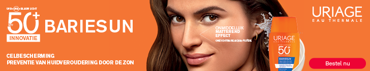 Banner met links het logo "URIAGE EAU THERMALE" en de tekst "50+ BARIESUN" met label "INNOVATIE". Links onder staat "CELBESCHERMING PREVENTIE VAN HUIDVEROUDERING DOOR DE ZON". Rechts een close-up van een vrouwengezicht met waterdruppels en een fles "URIAGE BARIESUN 50+". Tekst bij het gezicht "ONMIDDELLIJK MATTEREND EFFECT ONZICHTBARE AQUA-FLUIDE". Onderaan een rode knop "Bestel nu".