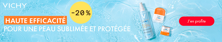 Fond bleu clair avec un effet d&rsquo;eau. Le message principal affiche &laquo; HAUTE EFFICACIT&Eacute; POUR UNE PEAU SUBLIM&Eacute;E ET PROT&Eacute;G&Eacute;E &raquo;. Un bouton rouge affiche &laquo; J&rsquo;en profite &raquo;. &Agrave; droite sont pr&eacute;sent&eacute;s trois produits solaires Vichy Capital Soleil flottant sur le fond aquatique : un spray UV-Age Daily SPF 50+, un stick SPF 50+ et un petit flacon de protection solaire