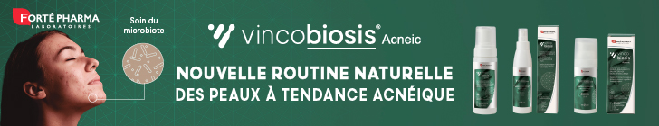 Bannière vert foncé avec une femme aux yeux fermés présentant des imperfections. Logo « Forté Pharma Laboratoires » et « vincobiosis Acnéic ». Texte : « Nouvelle routine naturelle des peaux à imperfections » avec pictogramme « Soin du microbiote ». À droite, produits Vincobiosis. Bouton rouge « Je découvre ».