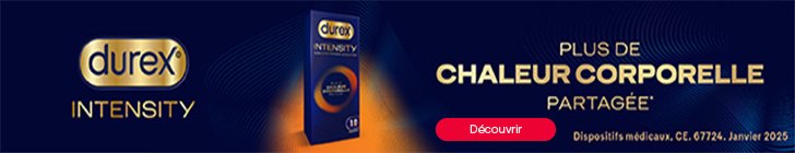 Banni&egrave;re Durex sur fond bleu fonc&eacute; avec effets lumineux orange derri&egrave;re une bo&icirc;te de pr&eacute;servatifs Durex Intensity plac&eacute;e au centre. &Agrave; gauche figurent le logo Durex et le nom &laquo; INTENSITY &raquo;. &Agrave; droite, le texte &laquo; PLUS DE CHALEUR CORPORELLE PARTAG&Eacute;E* &raquo; accompagn&eacute; d&rsquo;un bouton rouge &laquo; D&eacute;couvrir &raquo;. Une mention r&eacute;glementaire appara&icirc;t en bas &agrave; droite.