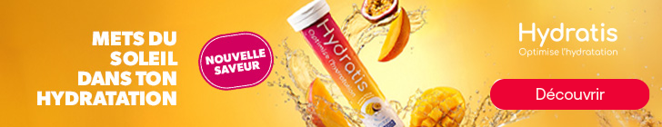 Fond jaune avec éclaboussures d’eau et morceaux de fruits autour d’un tube Hydratis goût orange. À gauche, texte « METS DU SOLEIL DANS TON HYDRATATION » et un badge « NOUVELLE SAVEUR ». À droite, logo « Hydratis Optimise l’hydratation » et un bouton rouge « Découvrir »
