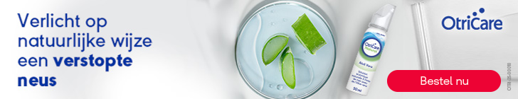 Banner van OtriCare Natural met links de tekst "Verlicht op natuurlijke wijze een verstopte neus". Rechts staat een neusspray OtriCare Alo&euml; Vera 50 ml naast een glas met water en stukjes alo&euml; vera. Het OtriCare-logo staat rechtsboven, en linksonder bevindt zich een rode knop "Bestel nu".
