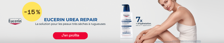 Banni&egrave;re Eucerin avec &agrave; gauche le logo et un flacon pompe &quot;Eucerin UreaRepair PLUS&quot;. Le texte annonce &laquo; 7x + d&rsquo;hydratation d&egrave;s la 1ʳᵉ application* &raquo;. &Agrave; droite, une femme assise en d&eacute;bardeur blanc regarde vers l&rsquo;objectif, ses bras entourant ses jambes. En bas &agrave; gauche, un bouton rouge indique &laquo; D&eacute;couvrir &raquo;.