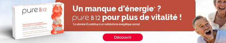 Bannière pour le complément alimentaire pure.B12. À gauche, une boîte du produit. Au centre, le texte indique Un manque d’énergie ?, puis pure.B12 pour plus de vitalité !. En bas, un bouton rouge affiche Découvrir et une mention précise La vitamine B12 contribue à un métabolisme énergétique normal. À droite, un homme et une femme souriants sur fond clair.